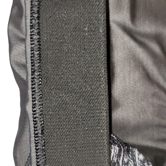 VICTORIA'S Secret Sport Bra Set of 2 - Picture 9 of 12